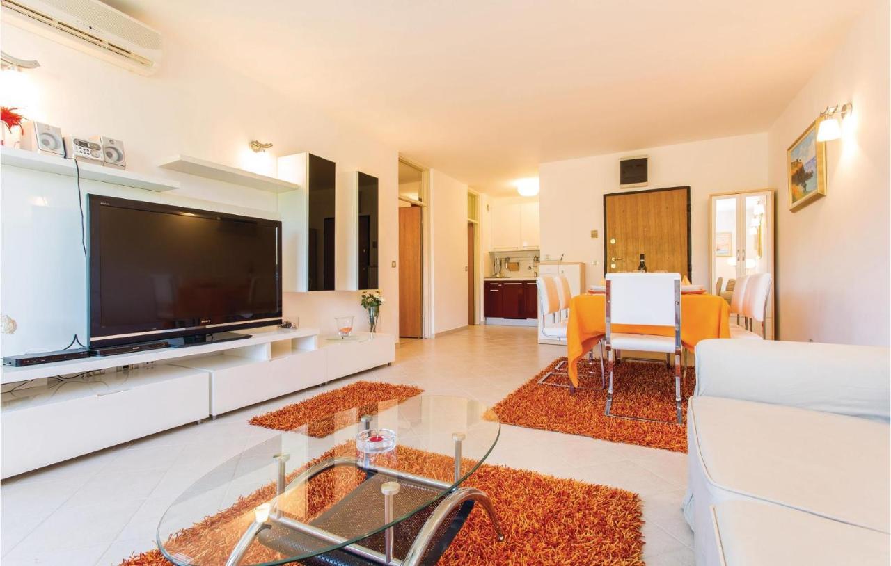 Amazing Apartment In Njivice With Wifi ภายนอก รูปภาพ
