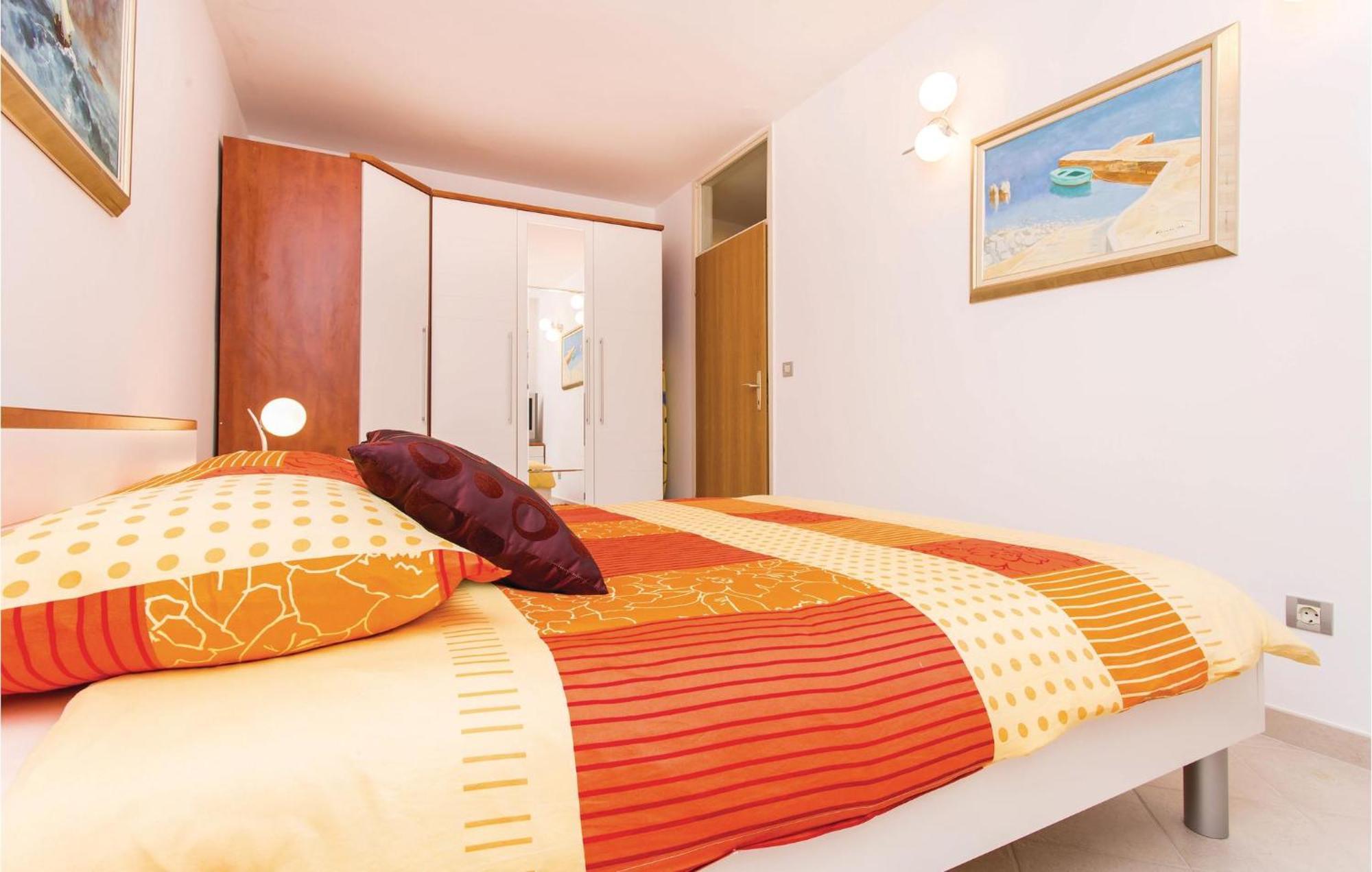Amazing Apartment In Njivice With Wifi ภายนอก รูปภาพ