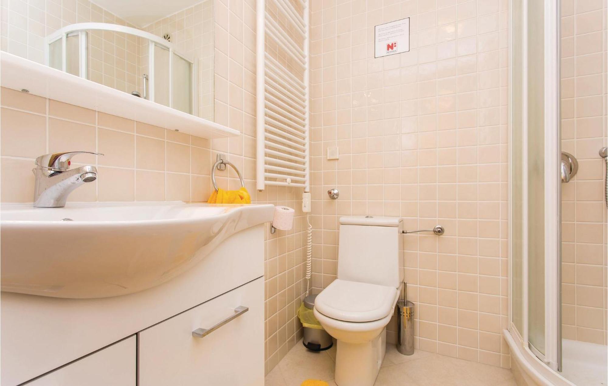 Amazing Apartment In Njivice With Wifi ภายนอก รูปภาพ