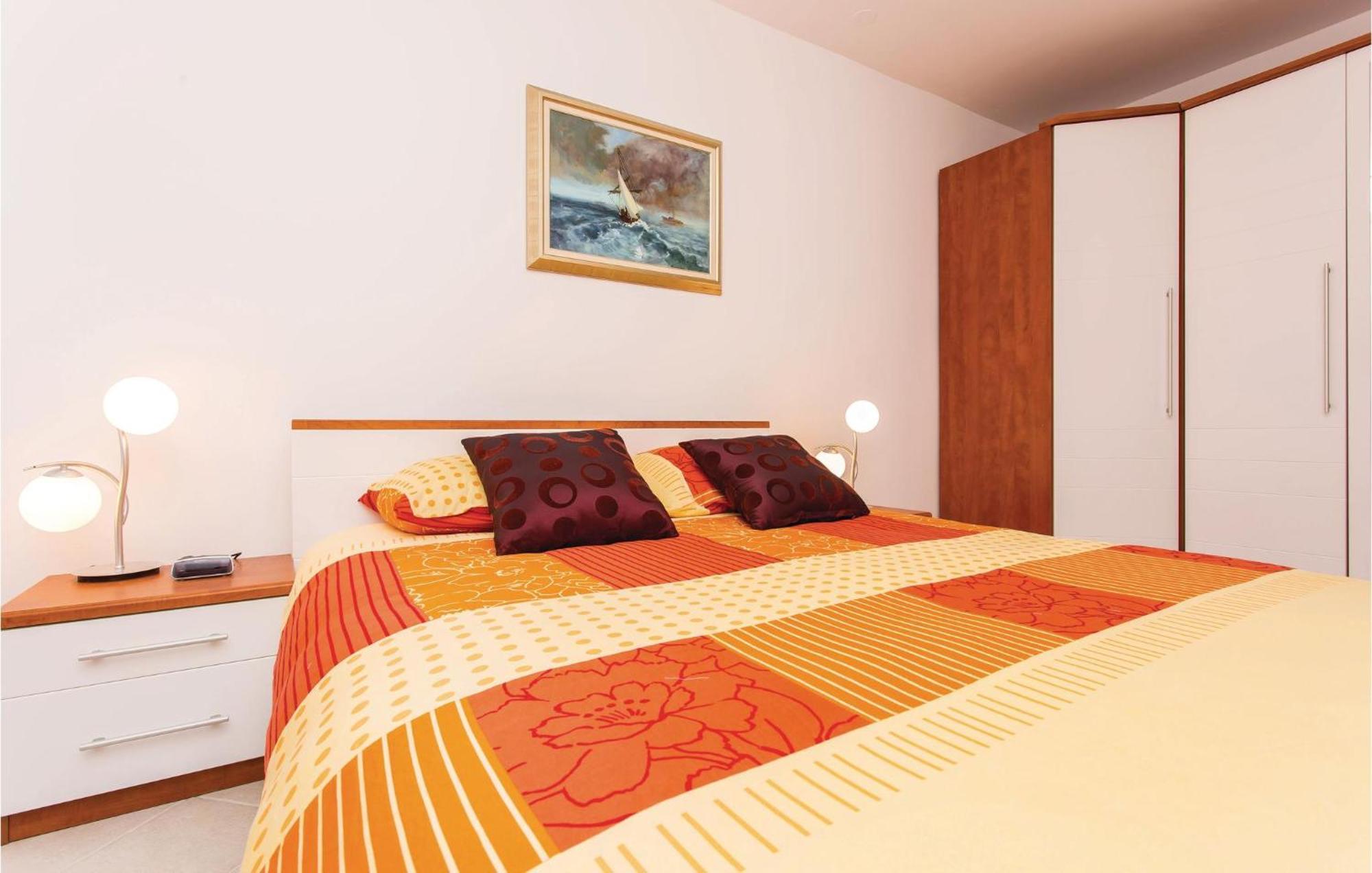 Amazing Apartment In Njivice With Wifi ภายนอก รูปภาพ