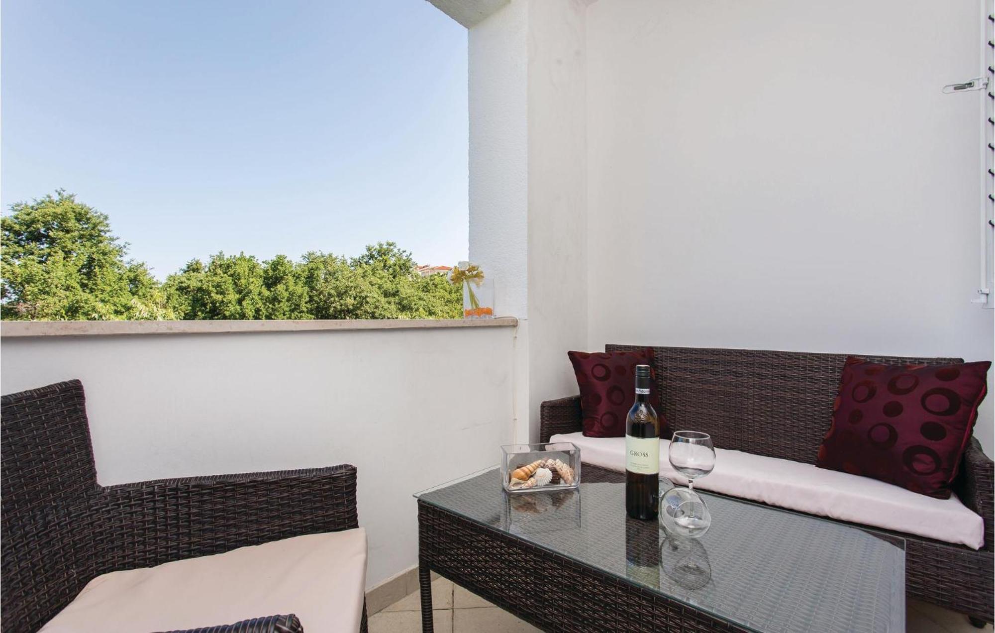 Amazing Apartment In Njivice With Wifi ภายนอก รูปภาพ
